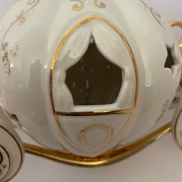 Lenox Cinderella's Lighted Coach Disney Princess Sculpted Pumpkin Gold Trim New - Picture 6 of 10